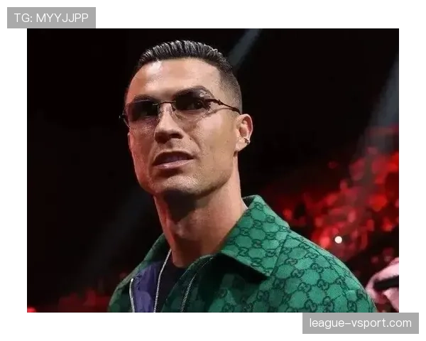 听说C罗家里的健身房比你小区还豪，还真不是盖的！